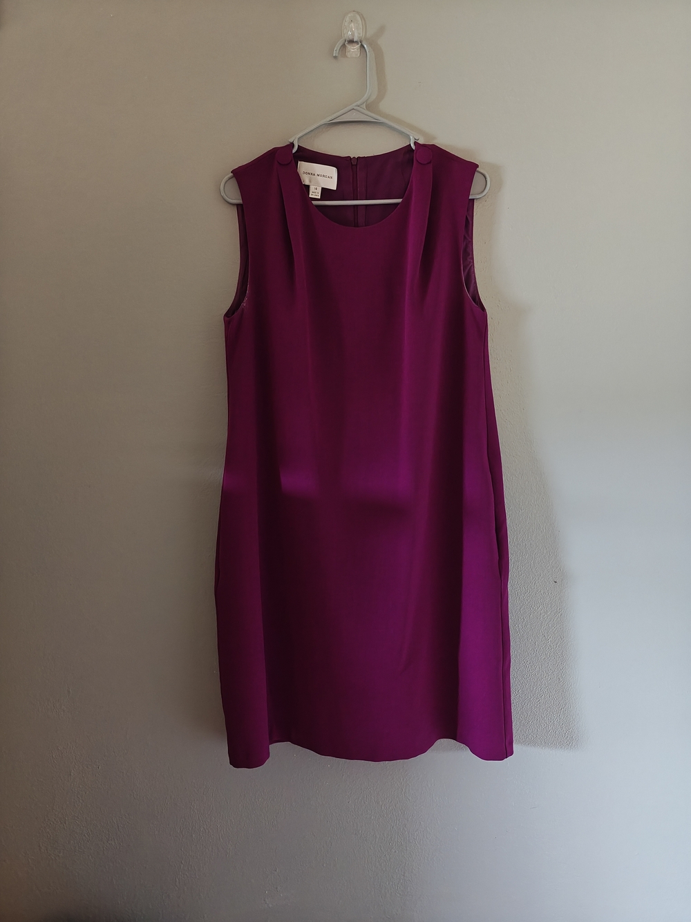 Donna Morgan Sleeveless Midi Shift Dress in Magenta